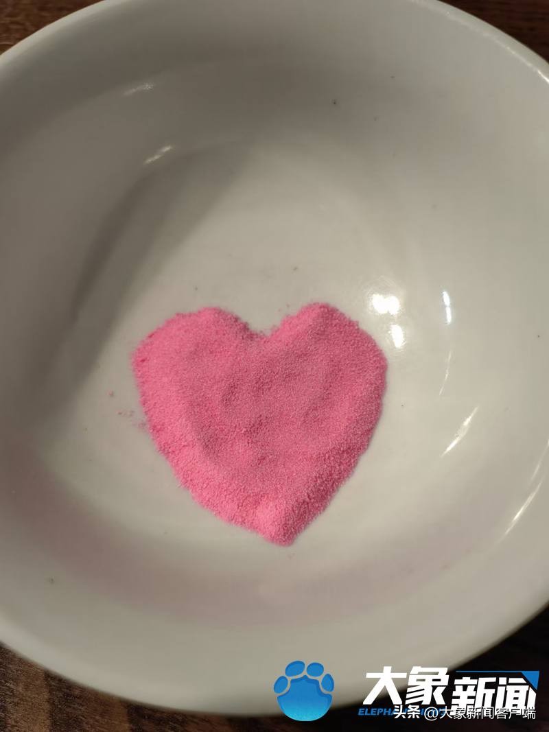 一个女人打败病毒的视频,一个女孩带领大家战胜病毒的电影