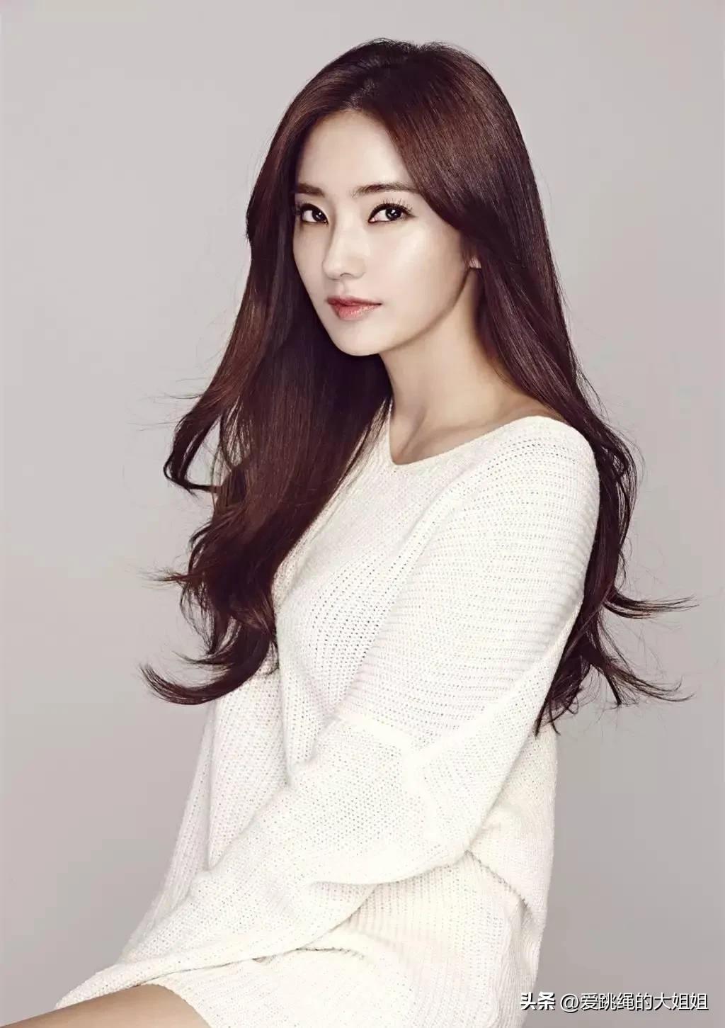 lisa和韩彩英谁是真人芭比 (韩彩英吊带)