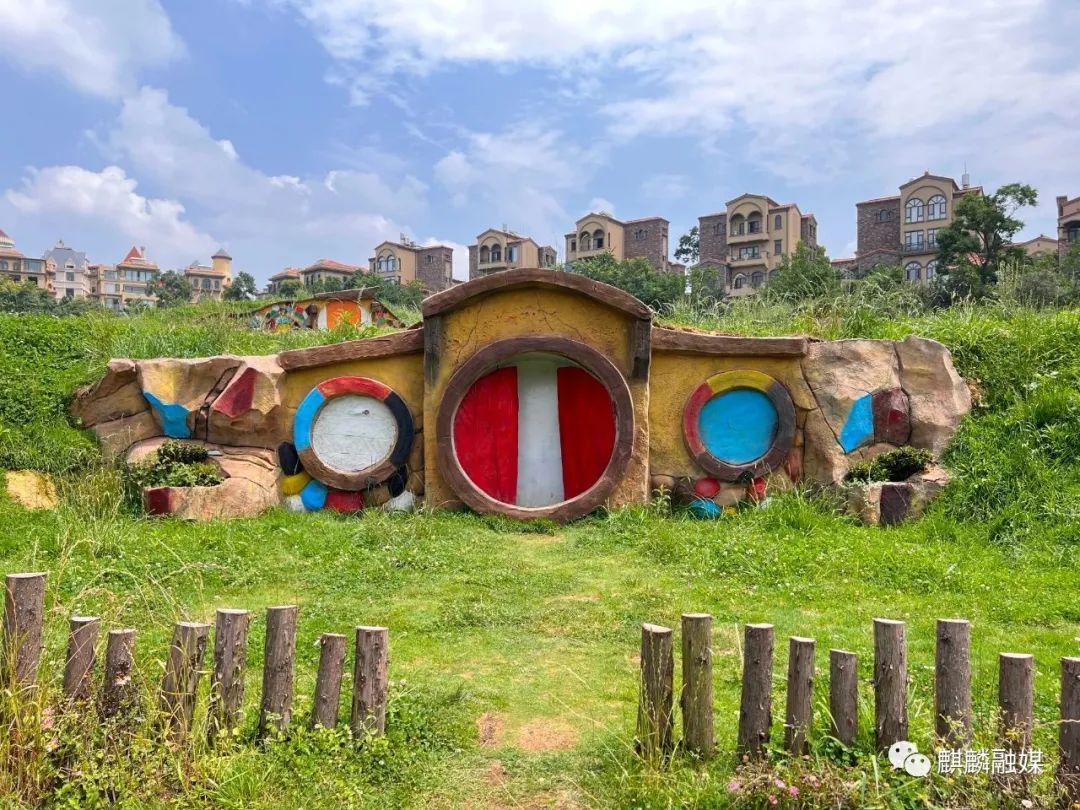 (建议转发收藏⑩)曲靖麒麟“五一”导游:金麟湾爱情小镇是一个和名字一样美丽和浪漫的地方……