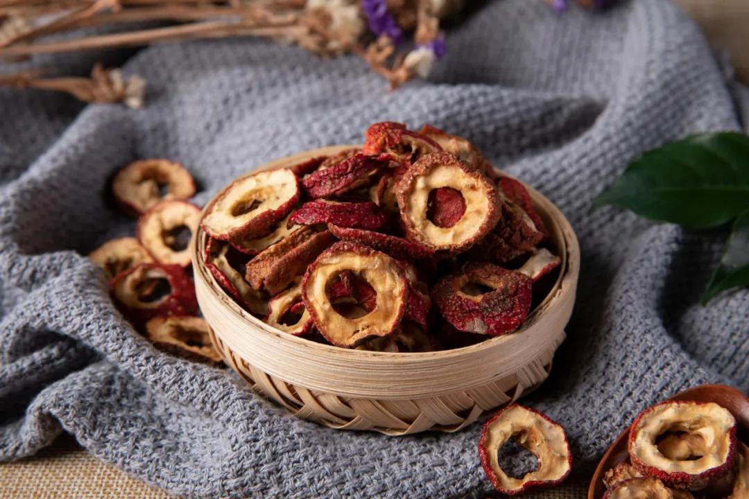 酸酸甜甜山楂好吃又好看,泡点酸酸甜甜的山楂好吃又开胃