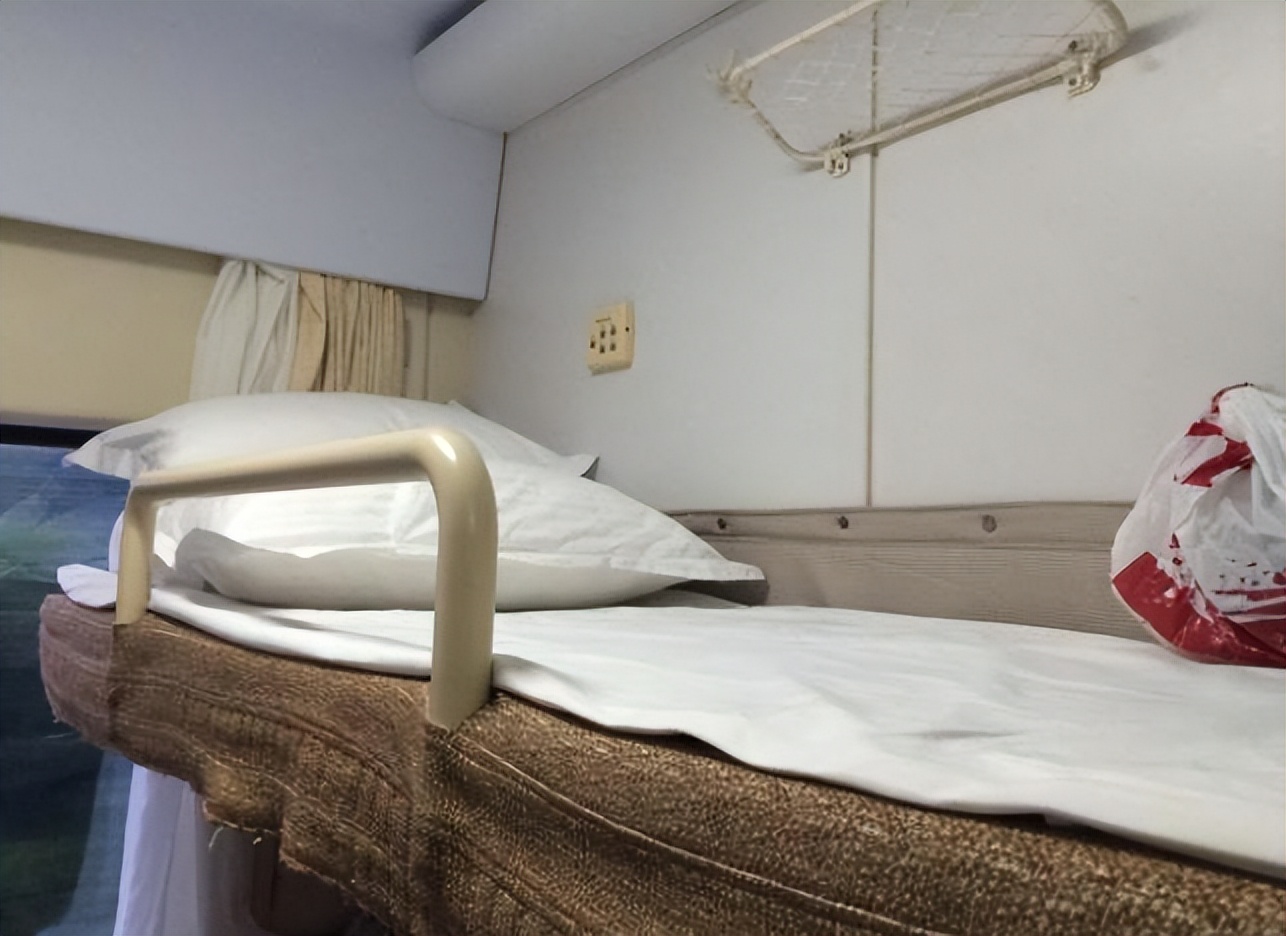 软卧跟硬卧的区别在哪,普通软卧和硬卧有什么区别