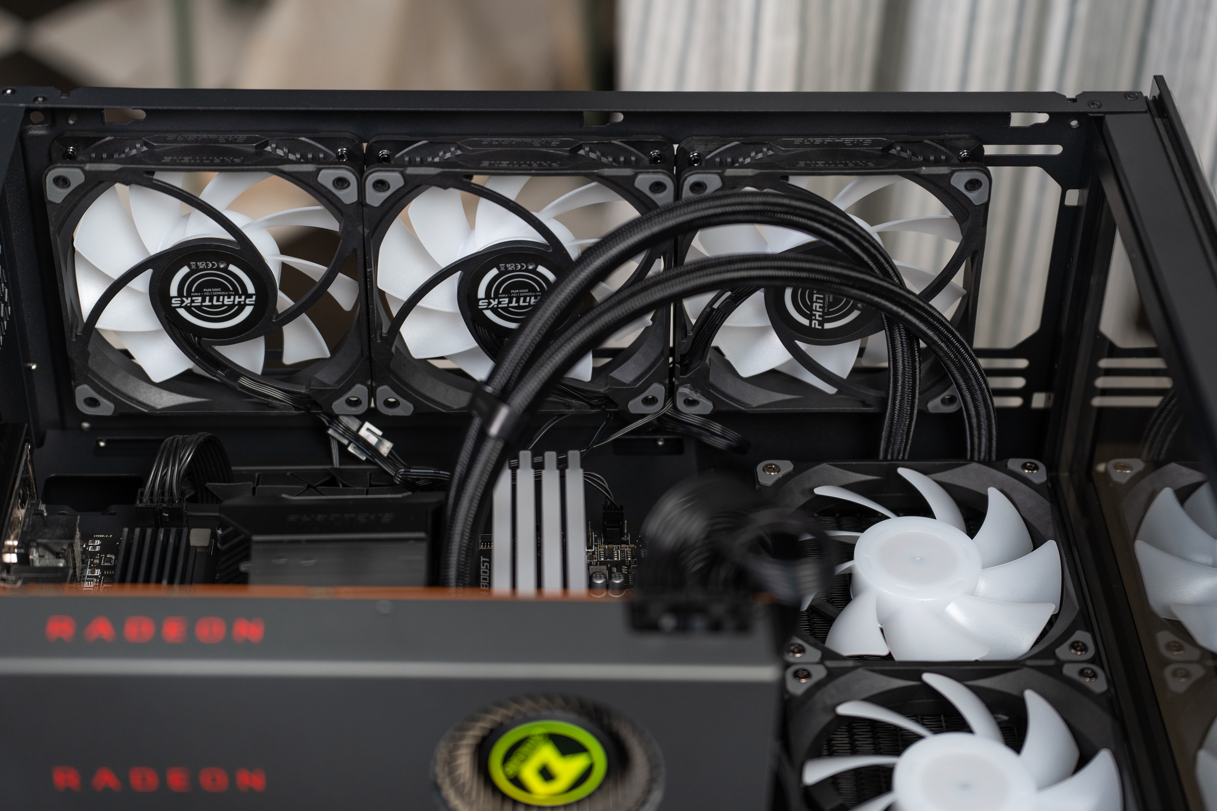 七彩虹主板怎么调argb灯光,用什么软件控制argb风扇灯光