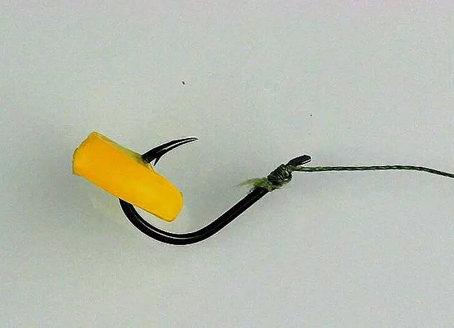 钓草鱼玉米挂钩的正确挂法,玉米钓鲤鱼挂钩正确方法图片