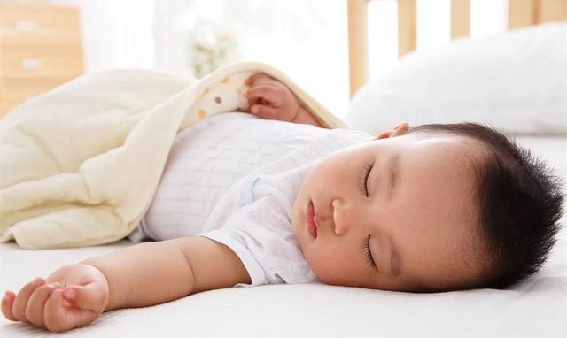 儿童睡眠满头大汗是缺什么,宝宝睡觉睡得满头大汗是怎么回事