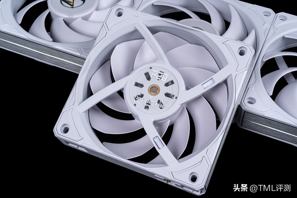 联力新款P28性能风扇,联力v2风扇