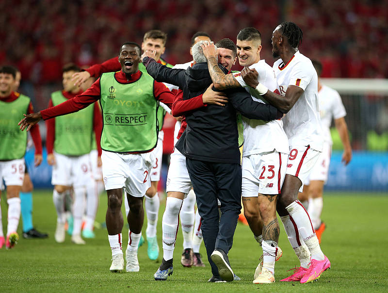 穆里尼奥欧联杯vs药厂,罗马输球穆里尼奥现场总结经验