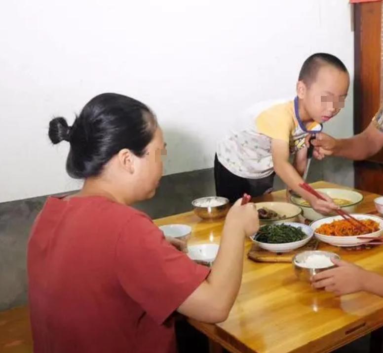 8岁男孩特异功能被特招入伍,河南8岁天才少年被特招入军队