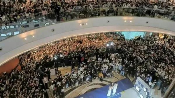 赵丽颖浪琴活动现场眼含热泪,赵丽颖浪琴活动背影杀