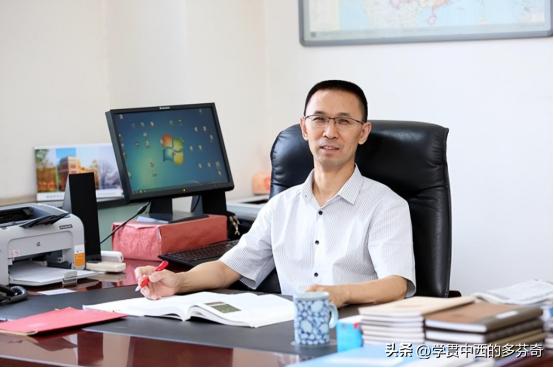 原央视主持人海霞近况,央视主持人海霞有几个儿女