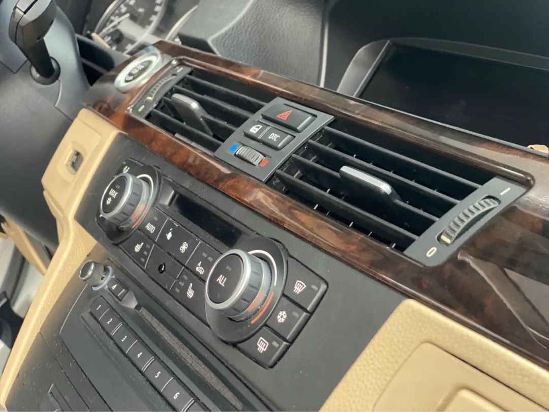 破烂不堪的废旧车变成新车的视频,宝马e90325i