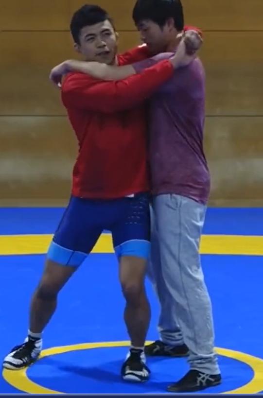 可以快速锻炼出6块腹肌的方法,练出六块腹肌的简单动作