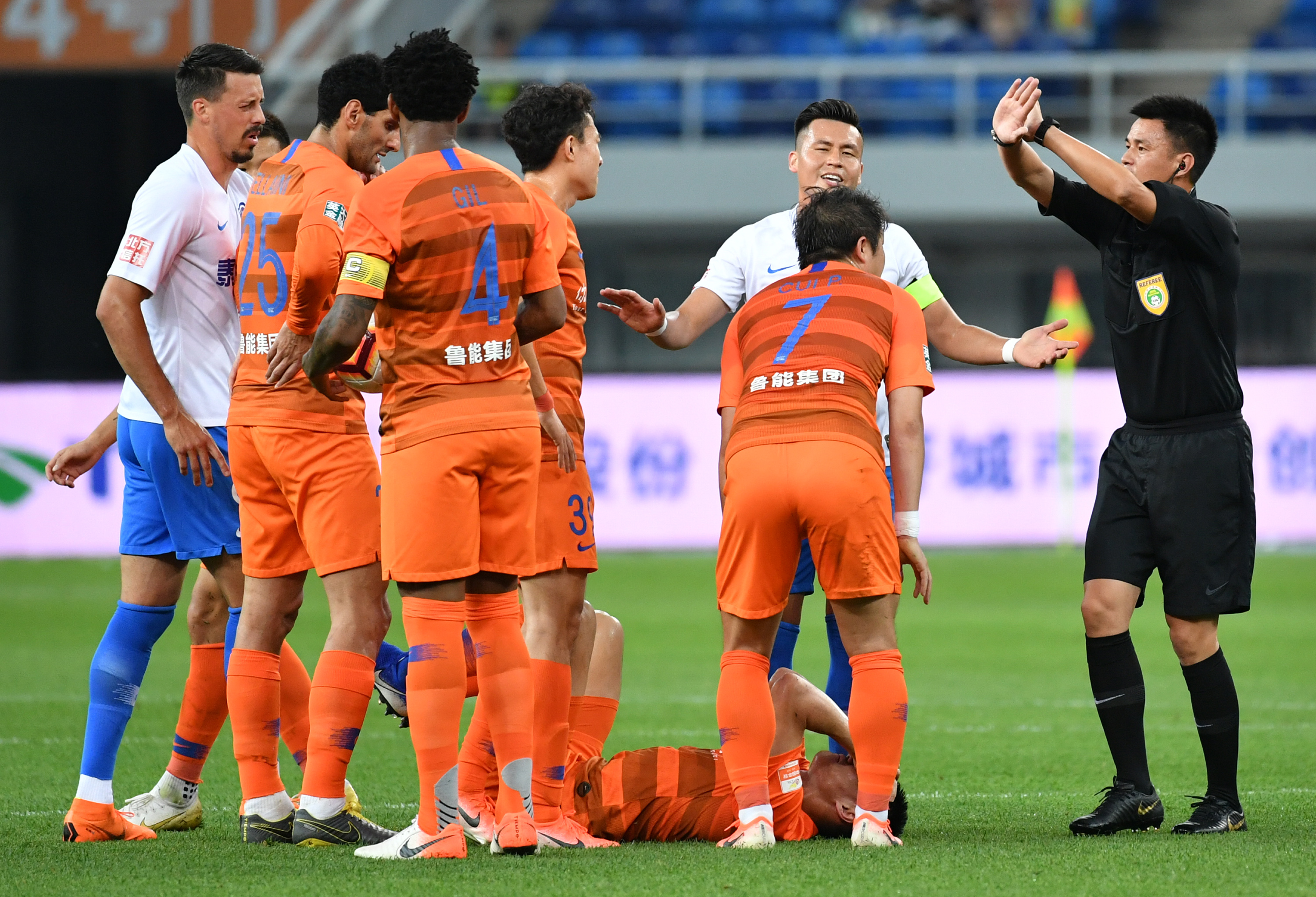 国足臭球,国足谈中国足球