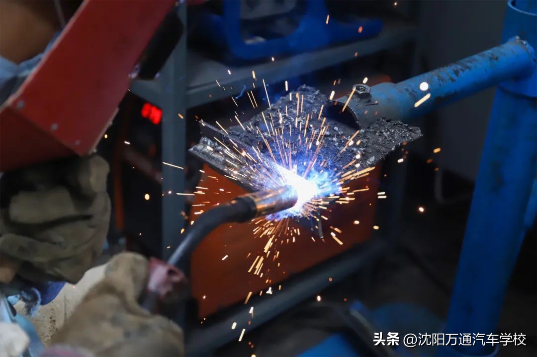 焊工到底好不好学,焊工的辛酸谁能懂
