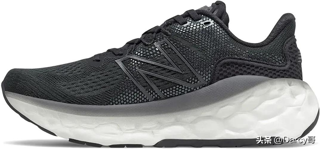 索康尼布鲁克斯哪个跑鞋好,索康尼和亚瑟士慢跑鞋对比