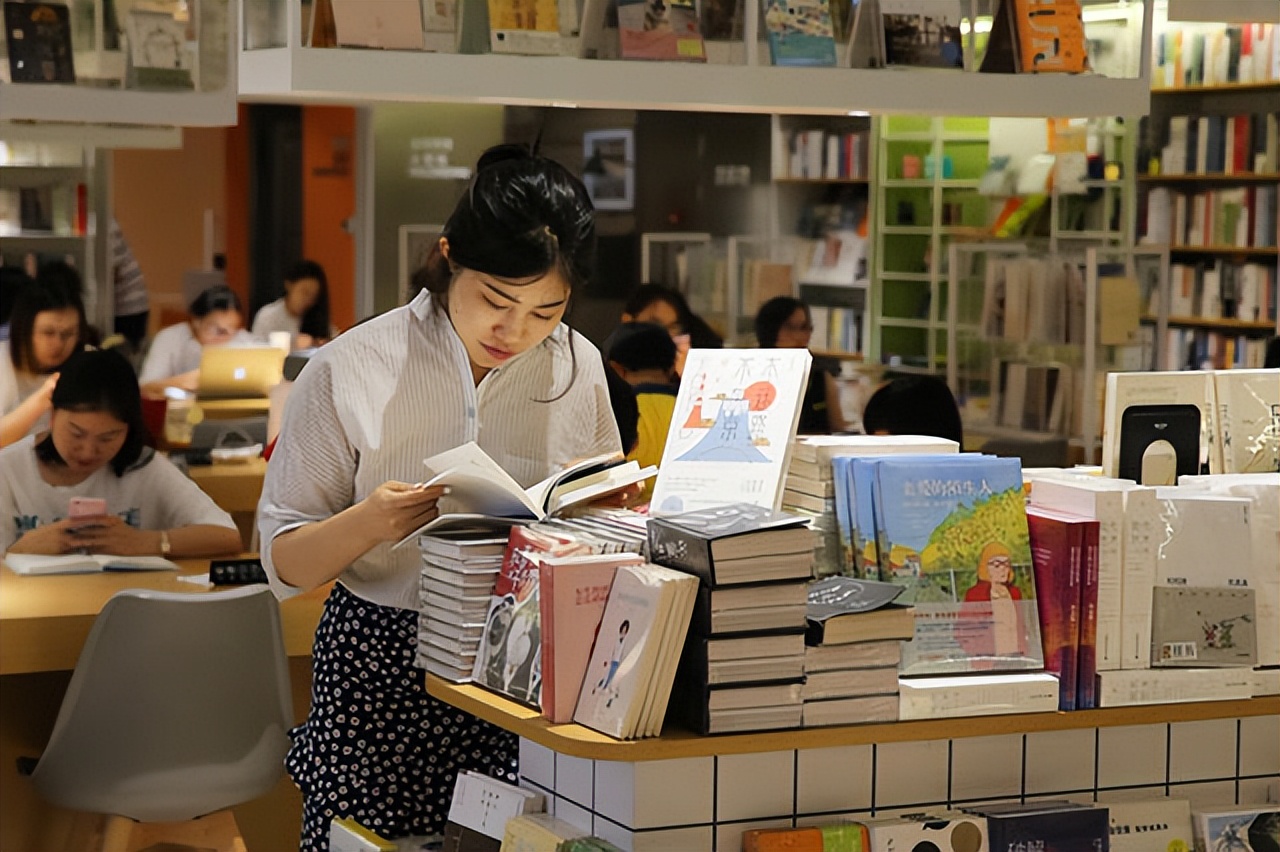 【法律冷知识】这人卖淫秽小说，竟不构成贩卖淫秽物品牟利罪…