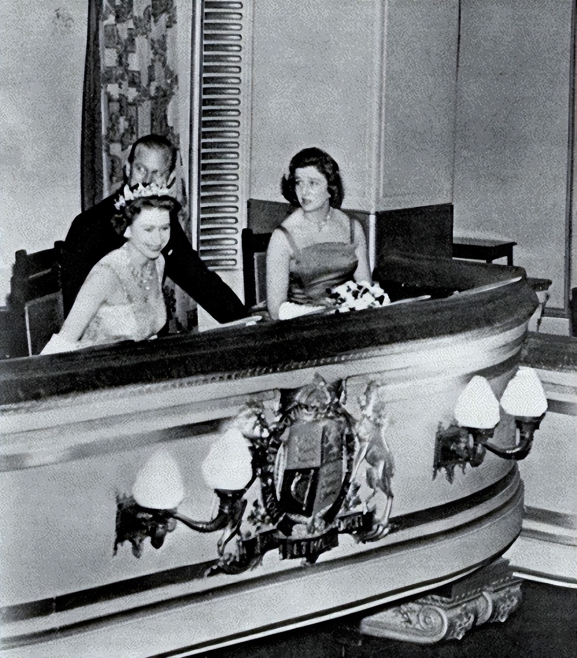 菲利普亲王与蓝血公主啥关系,伊丽莎白二世女王的堂妹