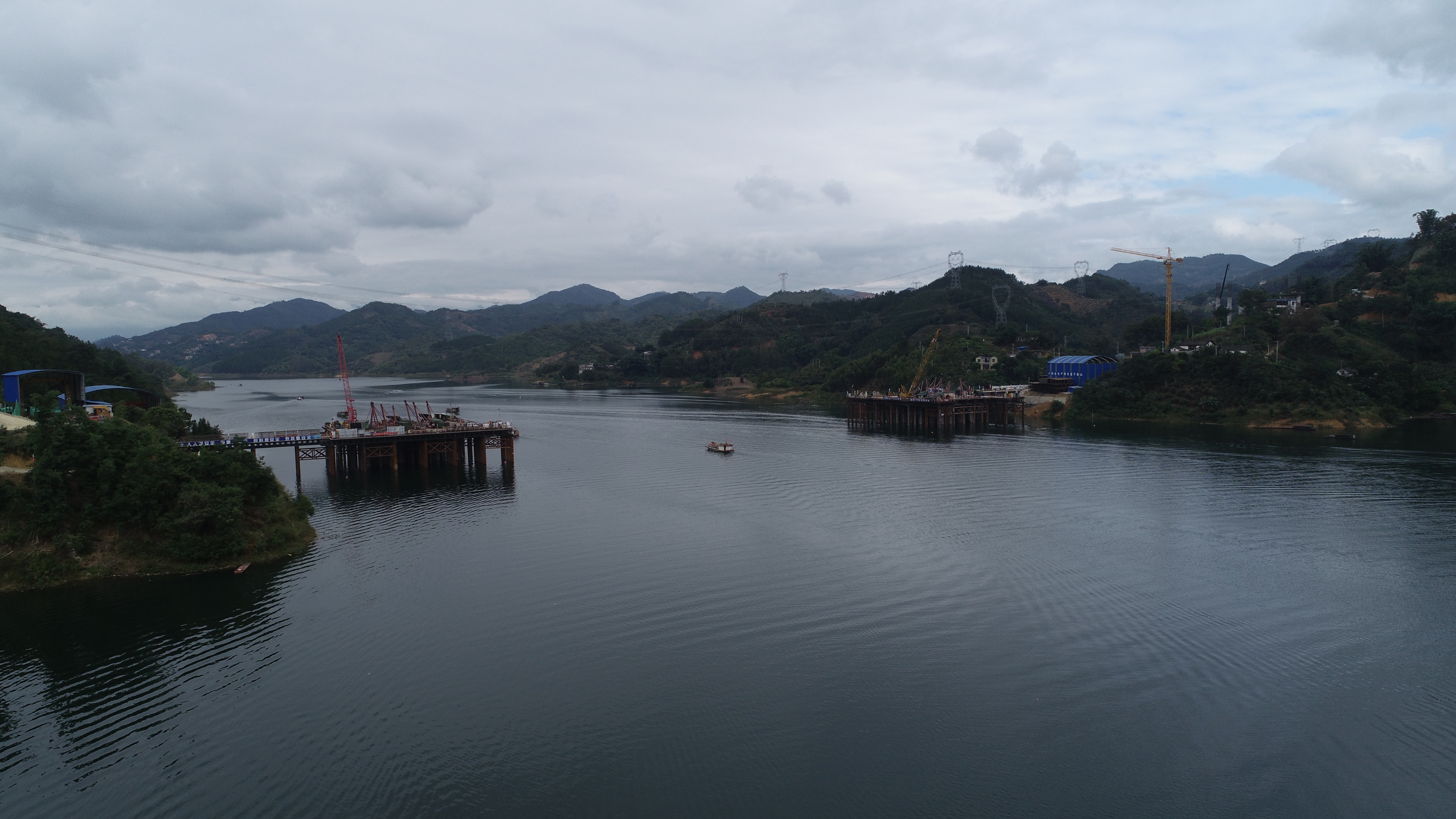 罗八高速公路到八大河,云南澜沧县罗八