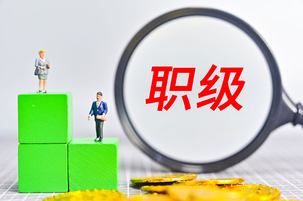 二级主任科员与科长有什么区别,副主任科员vs副科长哪个职位好