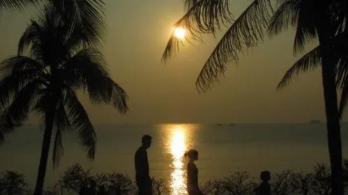 女孩从小被嫌弃10年后回家,女孩从小被嫌弃十年后回家