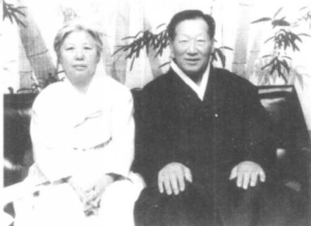 韩国商人郑周永,郑周永韩国现代集团创始人