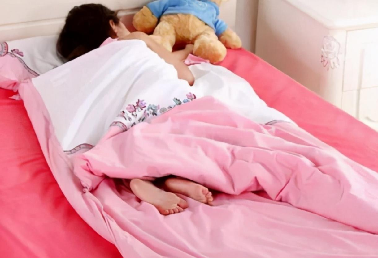 冬季孩子为什么踢被子,冬天小孩踢被子有什么妙招