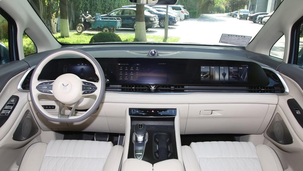 别克gl8和理想哪个更适合家用,岚图梦想家vs别克gl8