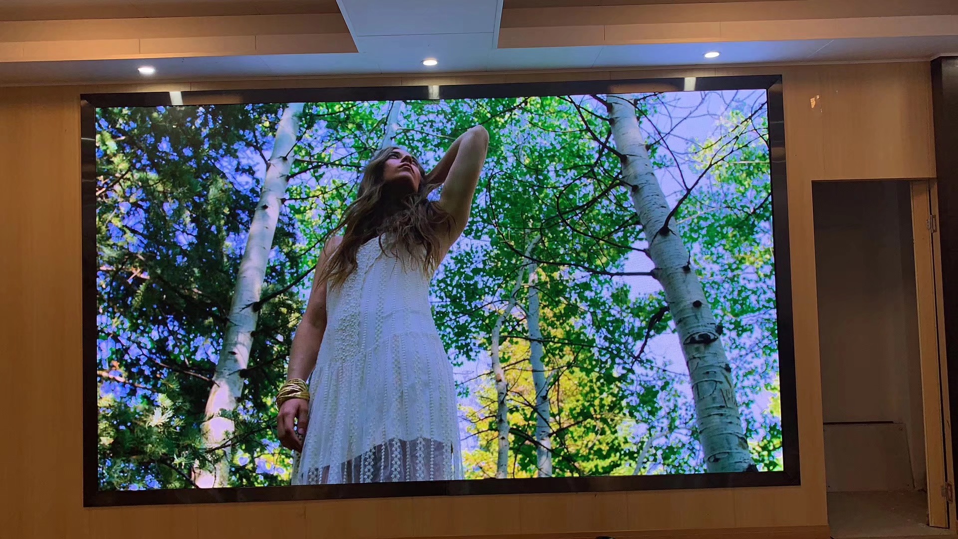 led显示屏怎么清洁视频,电视led显示屏怎么清洁