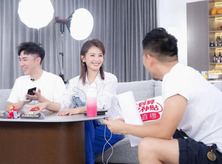 把戏子捧上天，四年赔光63亿，华谊兄弟大裁员背后，是娱圈的悲哀