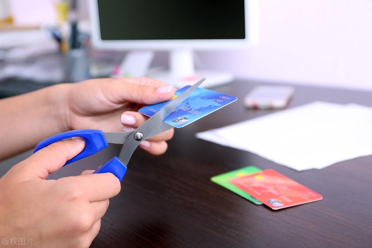 银行卡销户里的钱能全部取吗,银行卡销户可以把钱取出吗