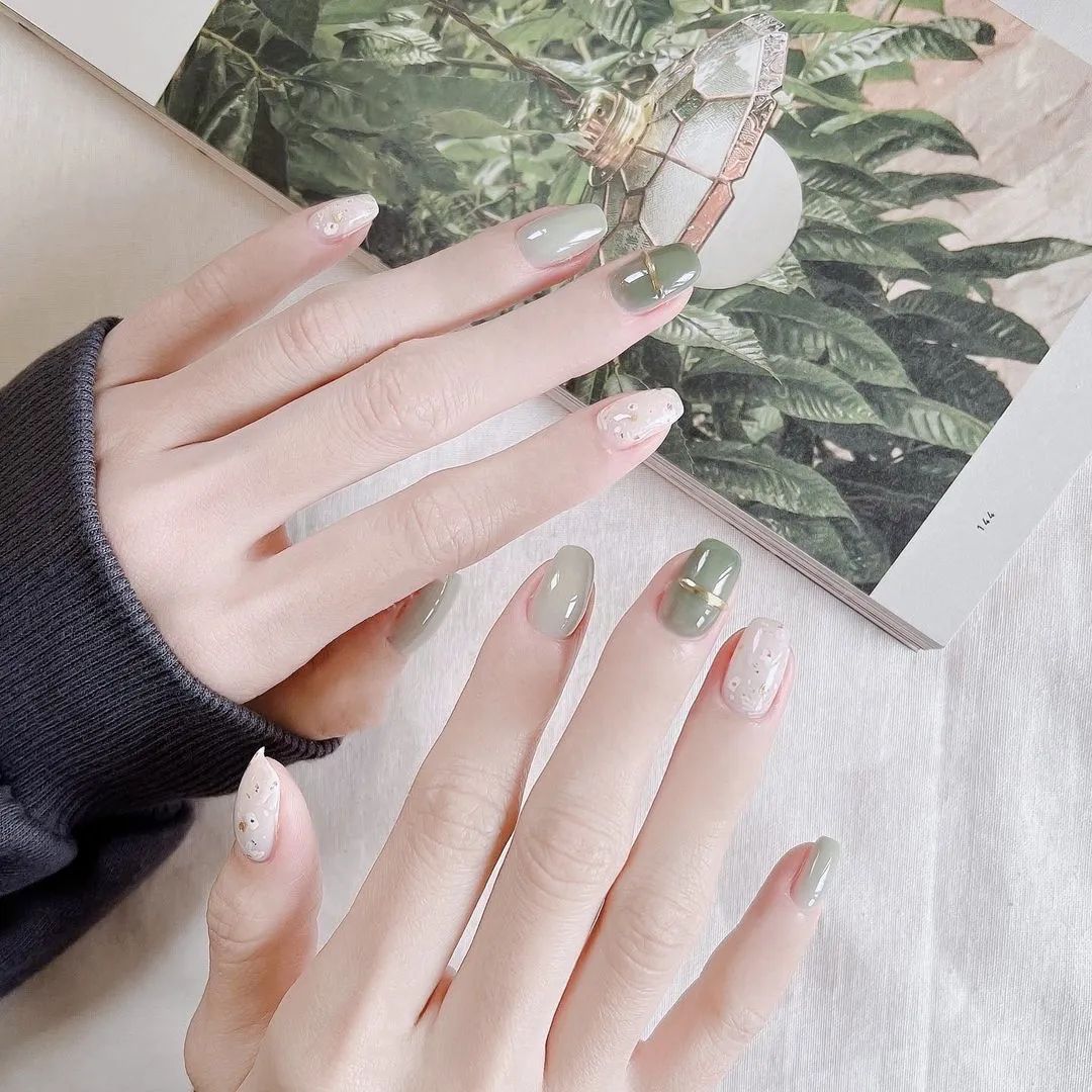 秋冬纯色美甲显白高级跳色高清,夏日美甲显白短甲可爱卡通儿童