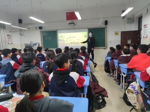 时闻成谋实践激趣