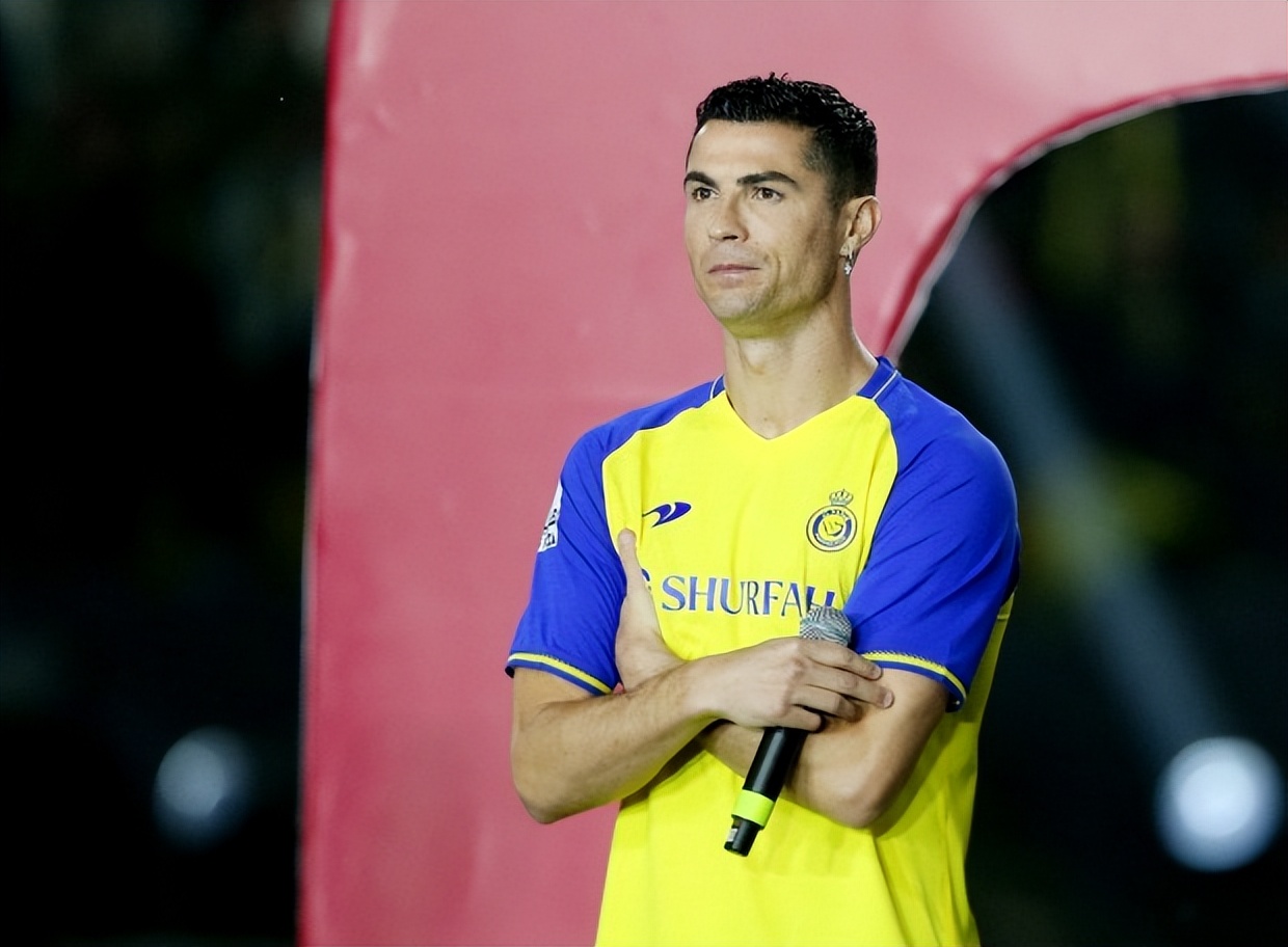 c罗获赠价值105万镑手表赴约,c罗手表1700万的图片