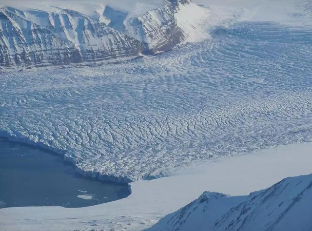 24亿年前，下了一场持续3亿年的“大雪”，地球变成一个“雪球”