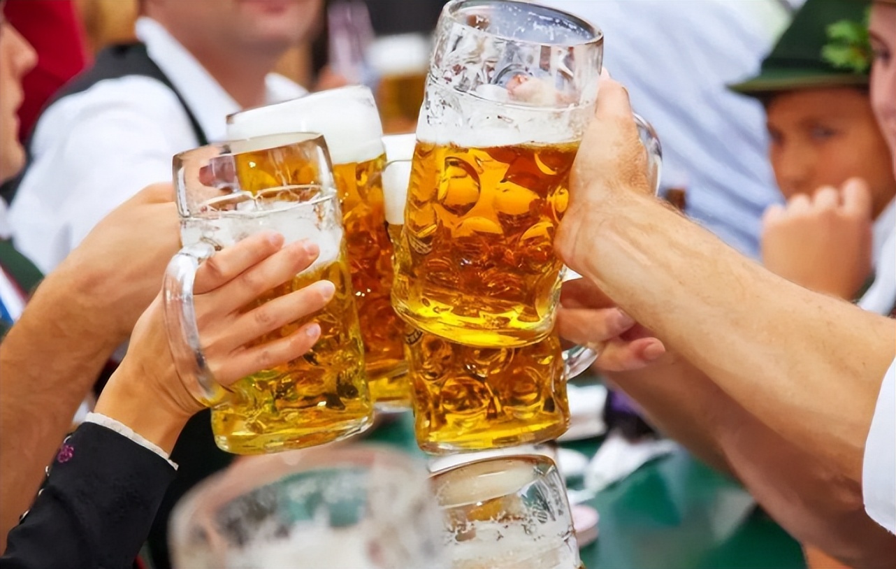 打着国民品牌的伪国货,打着国货的名头赚中国人钱的品牌