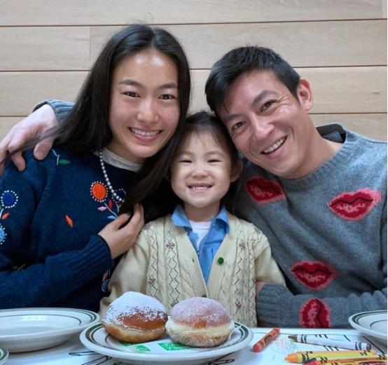 年轻时帅炸天的8位男星，中年后，有人胖快200斤，有人秃成地中海