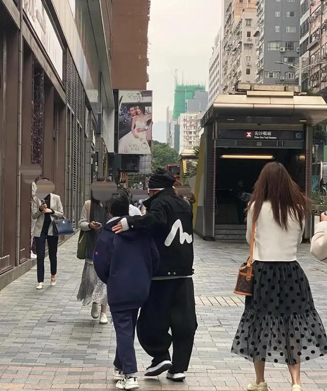 王宝强13岁儿子王子豪近照,王宝强去香港看王祖蓝