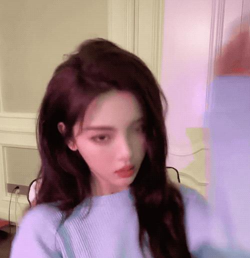 没常识、不识字、不会乘法口诀，这些顶流“文盲”凭什么会红？