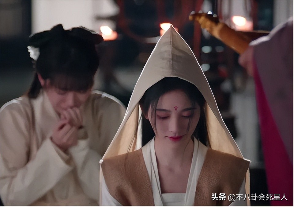 鞠婧祎8大离谱妆容：吐血不敢弄花半永久妆，守丧也要浓妆涂红唇