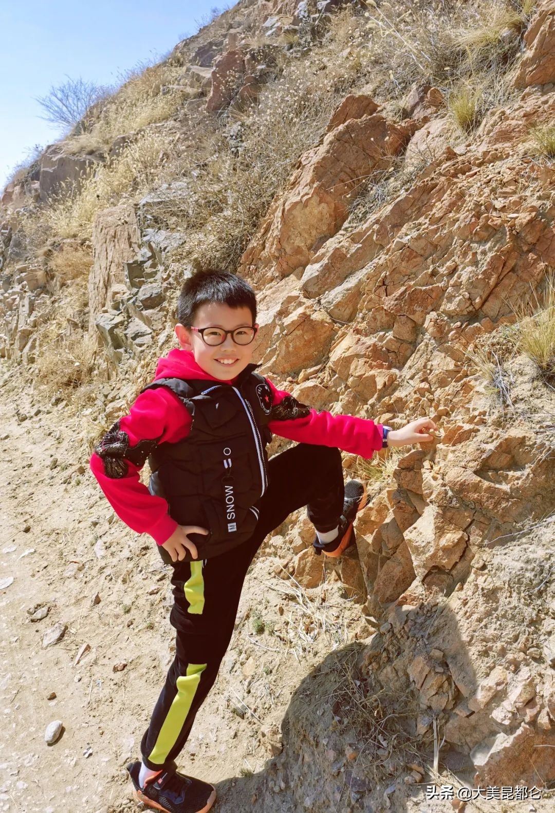 鏄嗛兘浠戝尯鏂版椂浠ｅソ灏戝勾,蹇潵鐪嬬湅鏄皝瀹剁殑濞冨▋