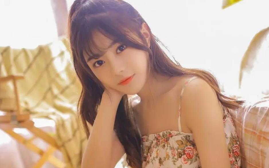 女生的什么表现能说明她谈恋爱了,恋爱没有安全感的女人有几种表现