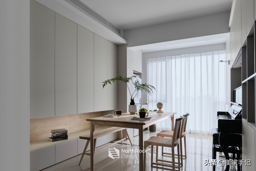 南京夫妻90㎡的家走红网络:坚持客厅不买沙发茶几,入住反而顺心