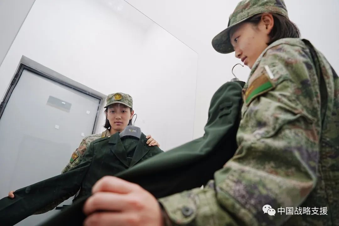 部队被装开箱,部队被装