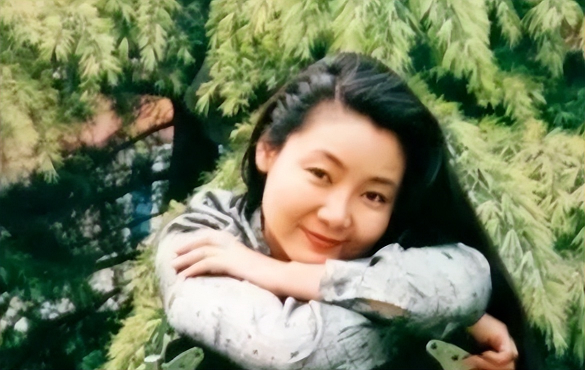 她是《人世间》里的周母，也是“一代视后”，为8块钱下嫁初恋，婚后丈夫变化惊人：54岁活成这样，值吗？