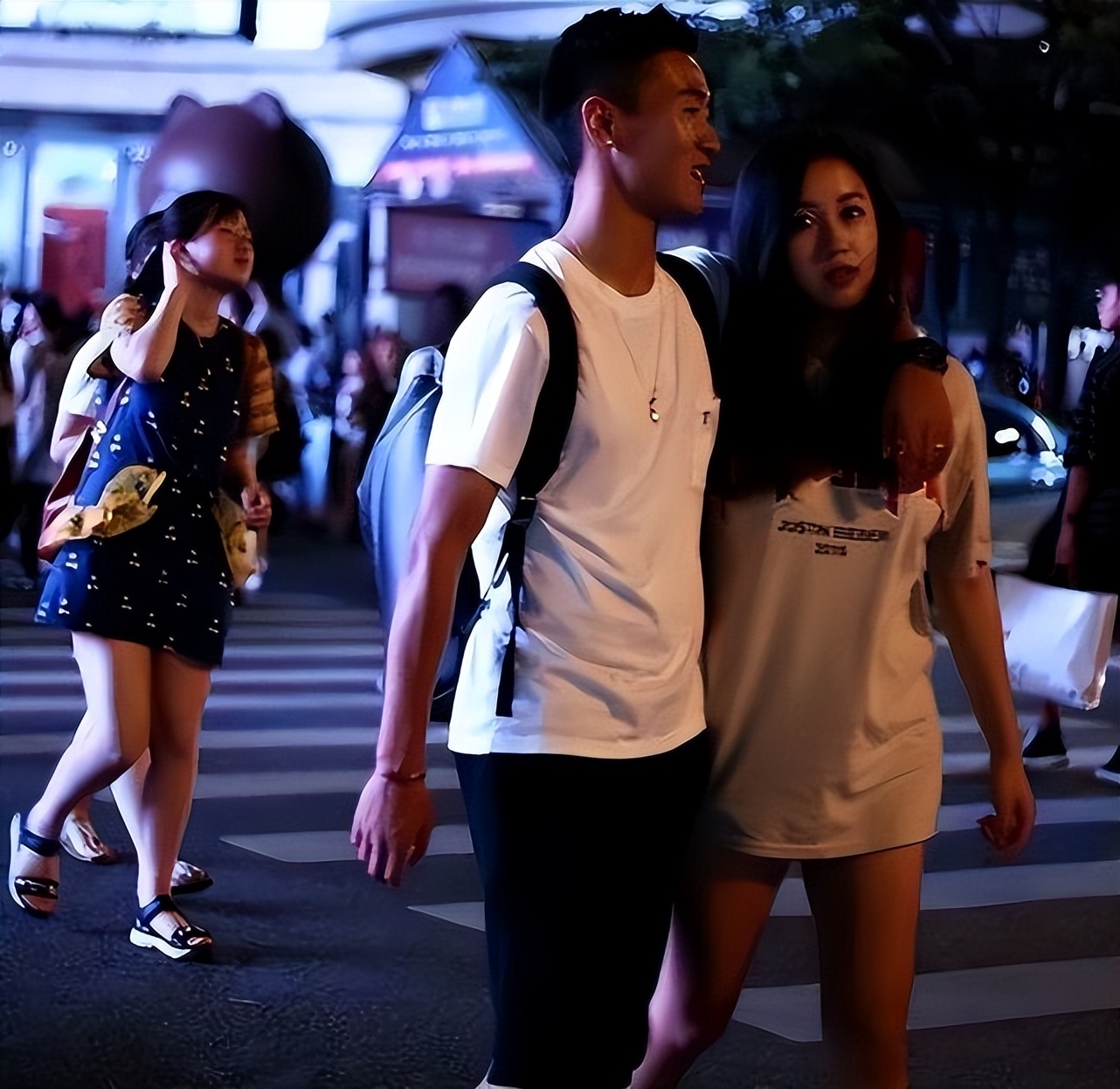 韦世豪老婆吴雅家世,韦世豪和老婆秀恩爱