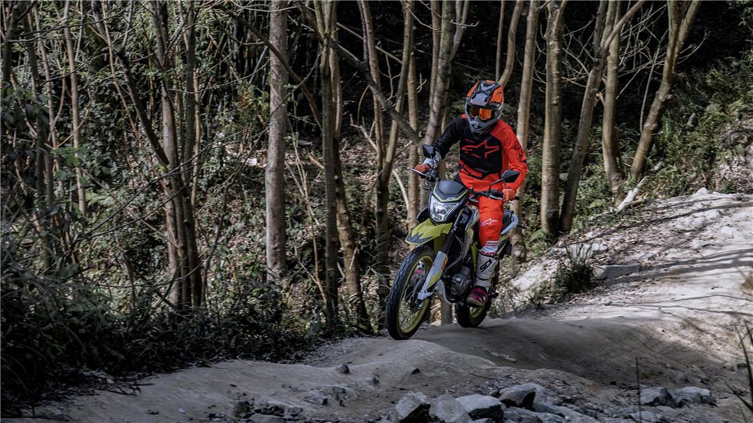 能上路的250cc摩托跑车,能跑250迈左右的摩托车