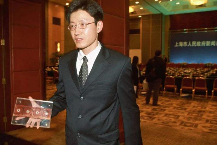 落后就要挨打,国家有难,有人骗了十几亿,有人挺身成英雄