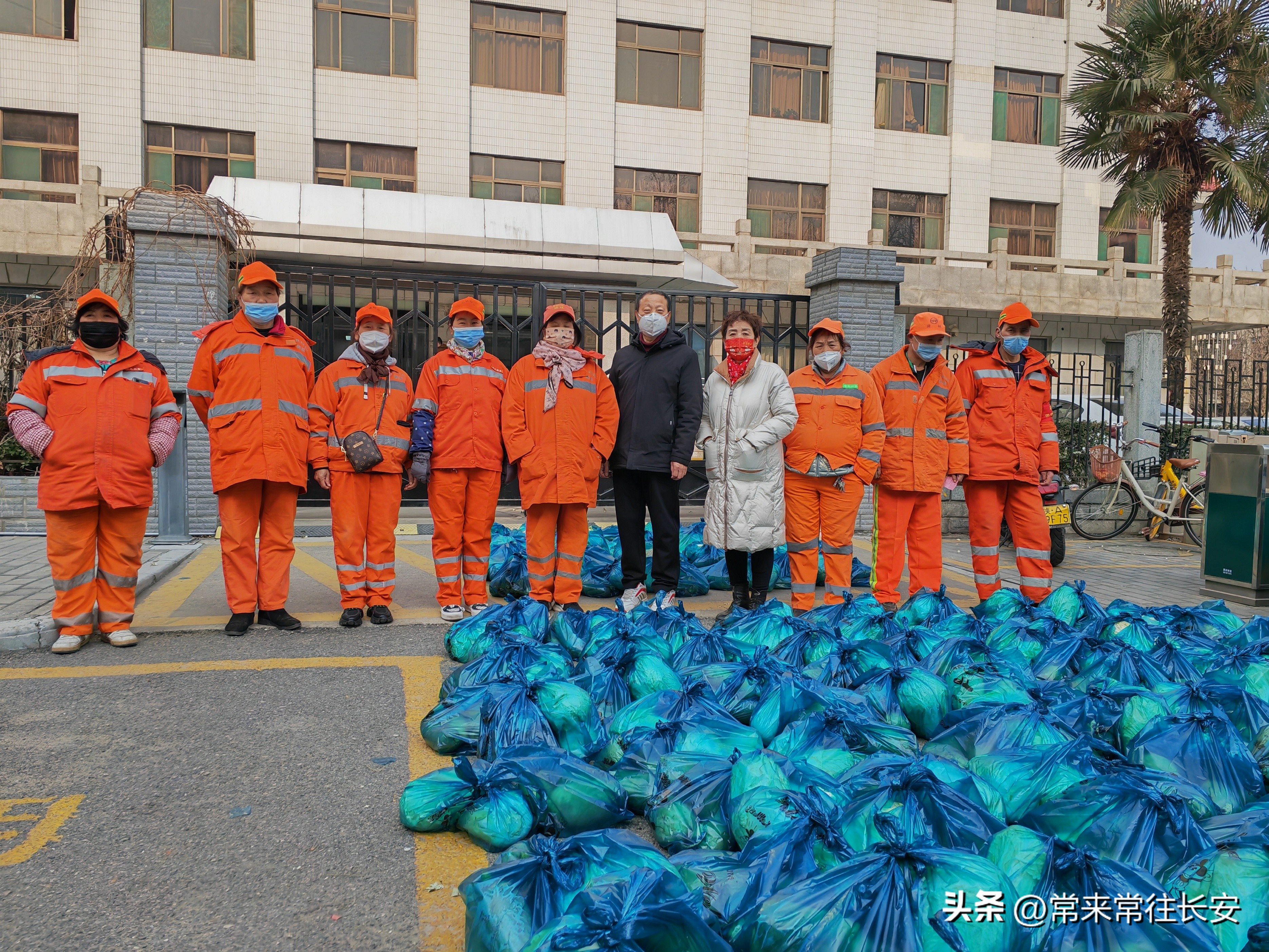 南院门蒲公英志愿者相互关守“白菜萝卜表示我一点心意”西安之声