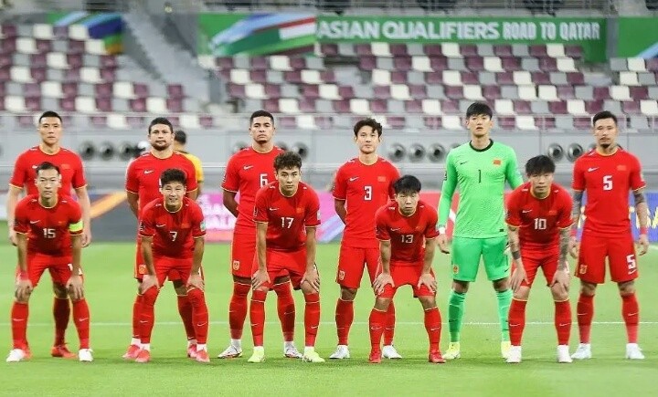 徐亮李铁同队比赛,前国脚徐亮怒批