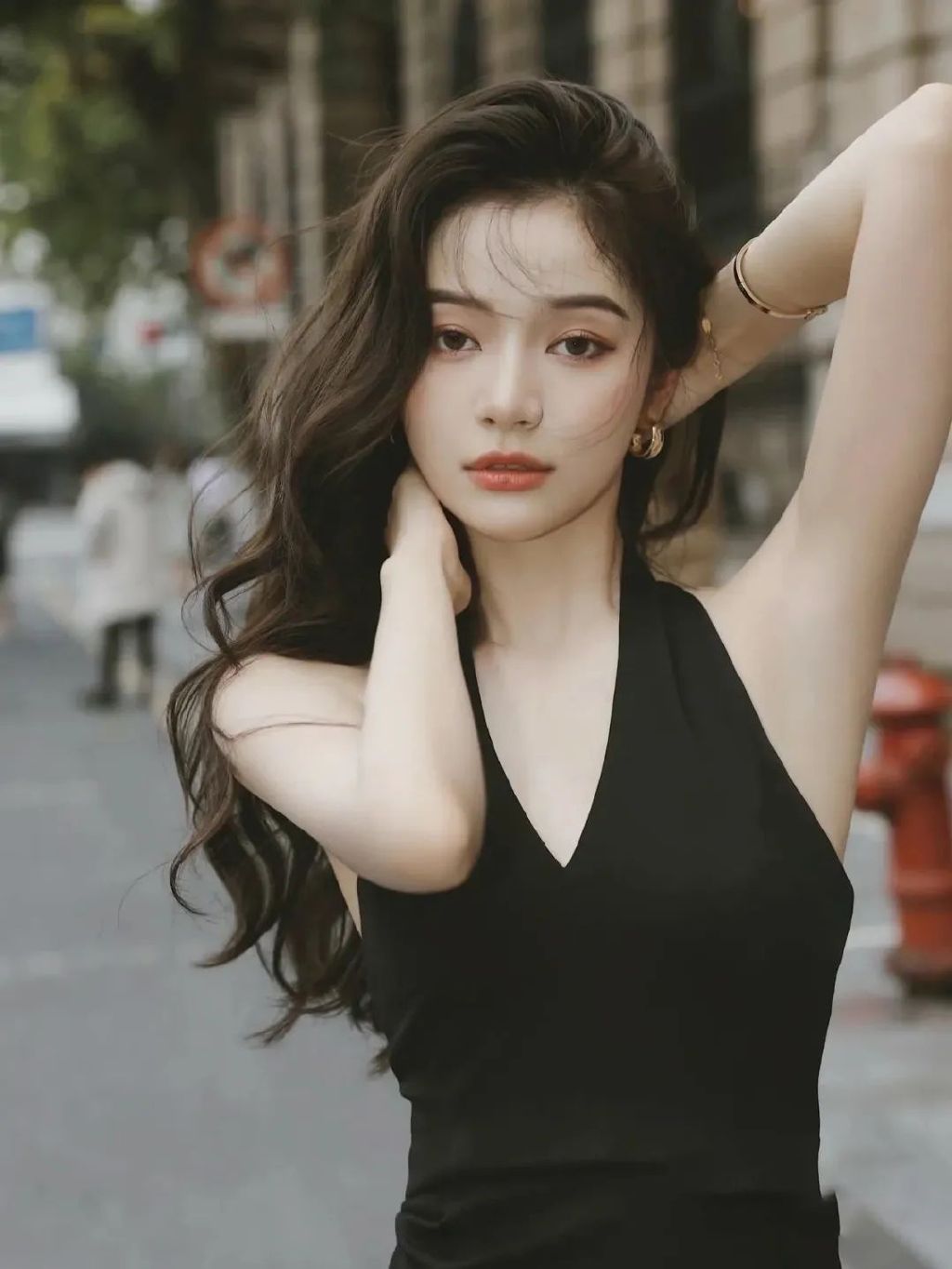 2018发色显肤色白又低调的发色,浅发色和深发色哪个更低调