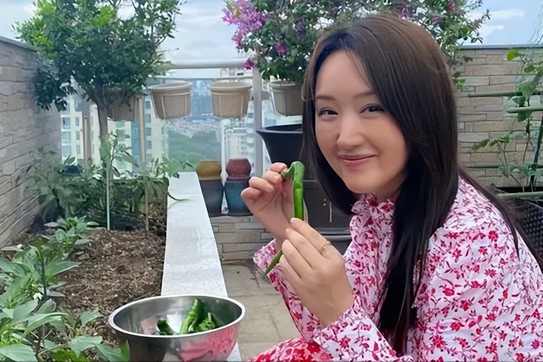 杨钰莹与赖文峰分手25年，一个娶妻生子，一个不婚不育令人泪目！